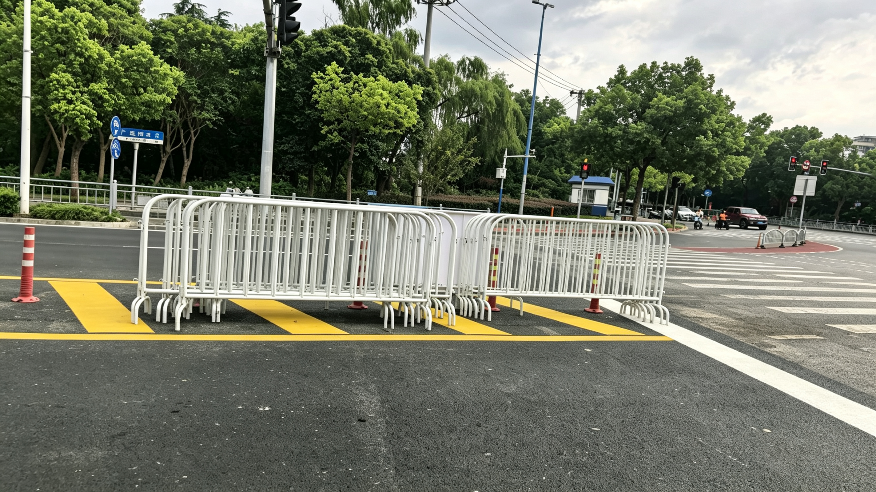 上海马拉松防爆铁马租赁现场实拍-赛事隔离护栏搭建-畅好广告