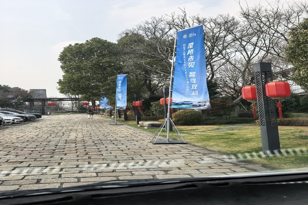 户外活动物料租赁注意事项:旗杆、道旗、水牌使用指南