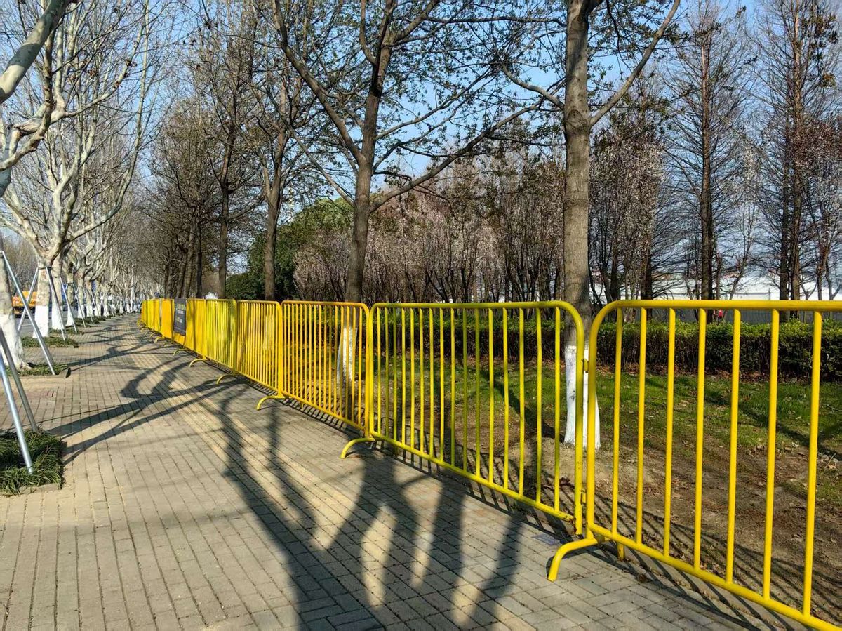 跑步封路铁马出租现场实拍 上海畅好广告